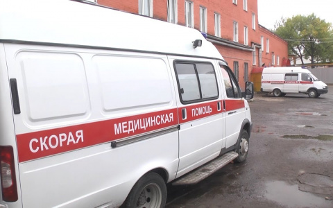 Автомобиль "скорой помощи" загорелся на въезде в больницу