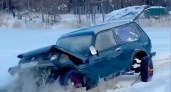 Владимирские рыбаки в попытке достать "Ниву" из воды поломали автомобиль