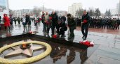 Врио губернатор Александр Авдеев возложил цветы к Вечному огню на площади Победы