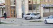 В офис на Студёной горе врезался автомобиль