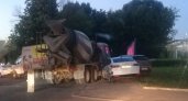 На остановке во Владимире бетономешалка протаранила две легковушки 