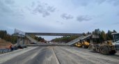 При строительстве М12 под Судогдой грузовик с поднятым кузовом снес часть наводимого моста
