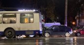 Во Владимире легковушка влетела в троллейбус