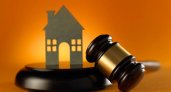 Суд прекратил уголовное дело в отношении застройщика лишних этажей дома в Коммунаре