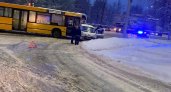 Во Владимире из-за ледяной корки на дороге столкнулись легковушка и автобус 
