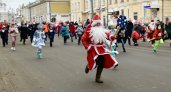 Во Владимире на забеге Дедов Морозов и Снегурочек бежали даже кролики