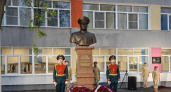 В Мариуполе установлен памятник Герою России из Владимира Роману Кутузову