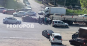 Во Владимире на М7 возле РТС образовались заторы из-за тройного ДТП с участием грузовика