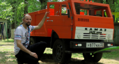 Ковровчанин, создающий мини-грузовики из дерева, стал героем уникальной книги