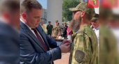 Дмитрий Наумов вручил медаль "За отвагу" бойцу спецоперации Алексею Любимову