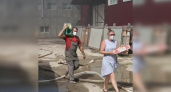 Ковровчане приносили еду и воду пожарным, тушившим огонь на производстве акриловых ванн