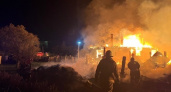 В Гусь-Хрустальном районе пожар охватил жилой деревянный дом и сараи 