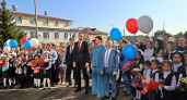 Губернатор Авдеев встретил День знаний в школе по месту жительства