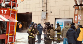 Вспыхнул потолок: из горящего торгового центра в Александрове эвакуировали 20 человек