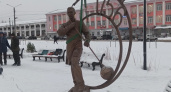 Под Новый год в Гусь-Хрустальном установили памятник стеклодуву