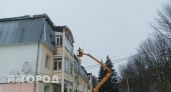 Неустойчивая погода и много снега: владимирцам рассказали, почему в городе плохо убирают крыши 