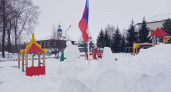 В центре Юрьев-Польского переселенец из ДНР создал снежную фигуру участника СВО