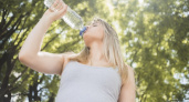 Какие напитки реально спасут от жажды в жаркие дни: отвечает Роскачество