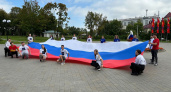 В центре Владимира растянут гигантский триколор 