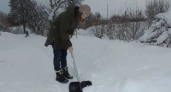 Сделаете уборку снега в два раза быстрее: вам поможет одно средство — есть у каждого в доме