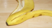 "Беру банановую кожуру и натираю": обычный мусор стал на вес золота - вот где можно это применить