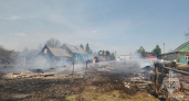 В Кольчугинском районе пожарные предотвратили распространение огня на жилые дома