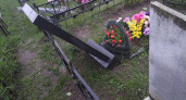 На кладбище под Муромом вандалы повредили 9 надгробий 