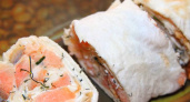 Быстро, просто и невероятно вкусно: рецепт сырно-рыбных рулетиков — сметут со стола в один миг