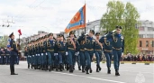 Сотрудники МЧС Владимира прошли в составе парадного расчёта на площади Победы