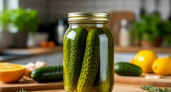 Эти маринованные огурчики разлетаются моментально: готовим быстро, хрустим зимой, а съедаем за раз по 2 банки
