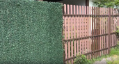 Вечнозеленая изгородь без хлопот: почему искусственный газон - идеальный выбор для дачного забора
