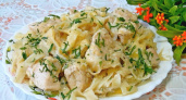 Рецепт восхитительного ужина за 20 минут: превращаем обычные курицу и макароны в ресторанный шедевр