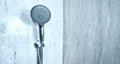 Как быстро отмыть душевую лейку от налета и восстановить напор воды: простой лайфхак