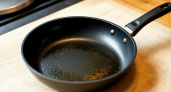 Перепробовала все методы, но этот оказался лучшим: как я очищаю сковородки от нагара быстро и недорого