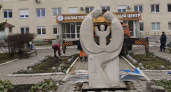 Белокаменную скульптуру установили возле владимирского перинатального центра 