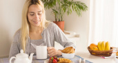 Ученые назвали идеальную замену кофе и чаю по утрам: улучшает кожу и пищеварение