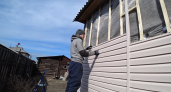 Мы лепим сайдинг на стены, а Европа вернулась к альтернативе, веками знакомой в России: почему наш "дедовский" способ стал эталоном