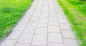 "Бетон месить больше не нужно": как выложить "вечную" садовую дорожку за пару часов - финская технология