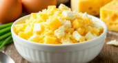 Беру плавленый сырок и варёные яйца — через 2 минуты бюджетный салат «Еврейский» готов