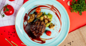 Мясо по-самарски: тот самый рецепт нежного мяса в сметанном соусе с солеными огурцами