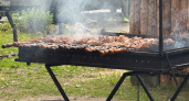 К этому шашлыку даже соус не нужен: маринад, который делает мясо сочным за 15 минут