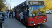Почти во всех автобусах областного центра внедрена бескондукторная система оплаты