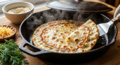 Ленивые сырные лепёшки на сковороде: вкуснее пирога, а готовить проще простого