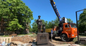 Во Владимире установили скульптуру пограничника с собакой 