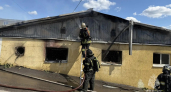 Во Владимире огонь полностью охватил гараж и его кровлю на улице Фурманова