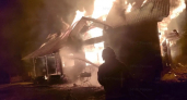 Под Александровом 12 спасателей тушили крупный пожар в частном доме