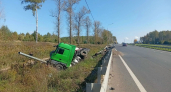 Во Владимирской области фура снесла ограждение и оказалась в кювете