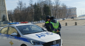 Инспектор ДПС требует остановиться под знаком «Остановка запрещена» — как реагировать, чтобы не получить штраф