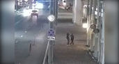 В центре Владимира мужчина разбил камнями витрину кафе из-за ревности