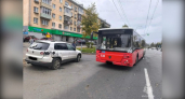 В центре Владимира маршрутный автобус столкнулся с легковушкой